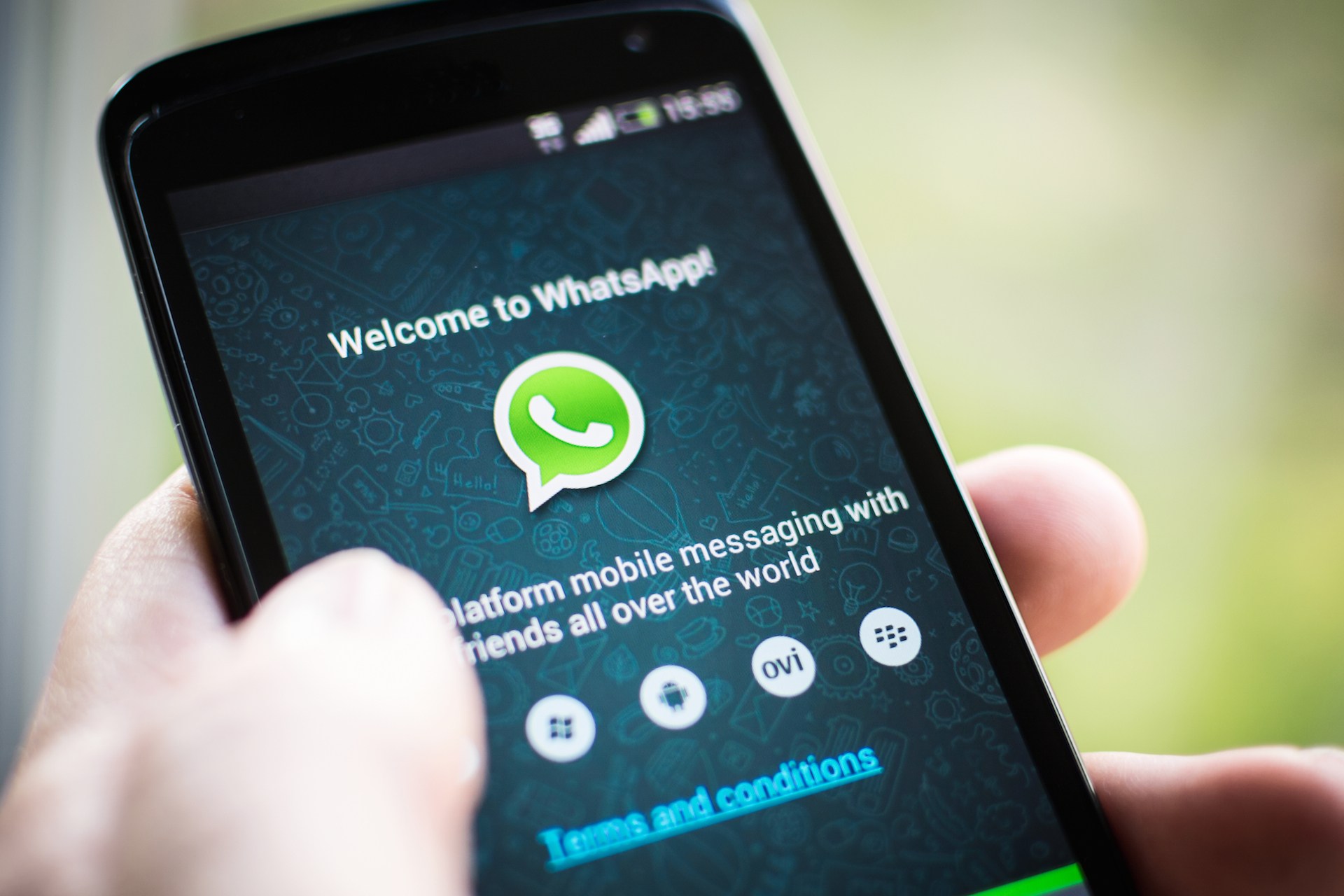 signs-you-are-addicted-to-whatsapp