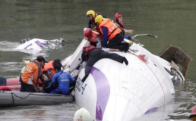 twelve-dead-as-plane-crashes-into-taiwan-river