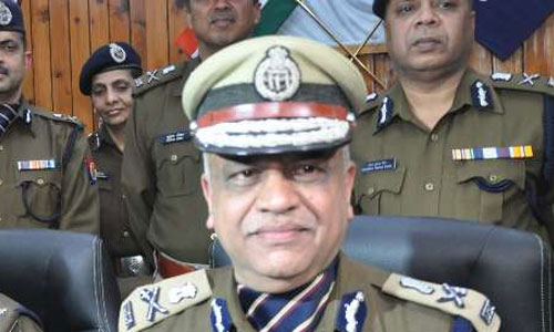 up-cops-told-to-buy-and-frame-their-chiefs-photo