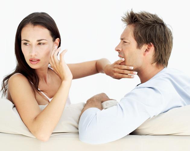 signs-youre-dating-the-wrong-woman