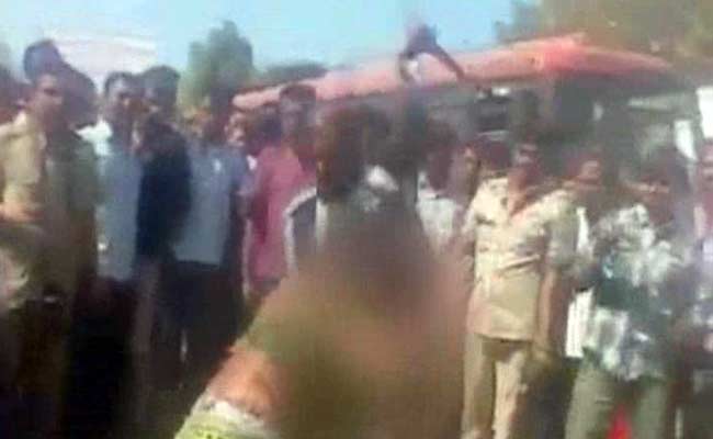 policeman-caught-on-camera-thrashing-woman