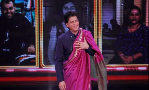 shah-rukh-khan-spotted-in-a-saree