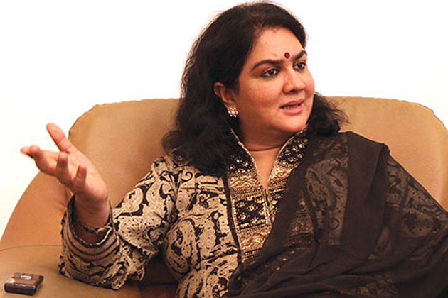 actress-urvashi-spotted-drunken-in-kerala-legislative-assembly-event