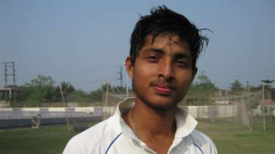 CricketYoung player dies in Kolkata after fielding