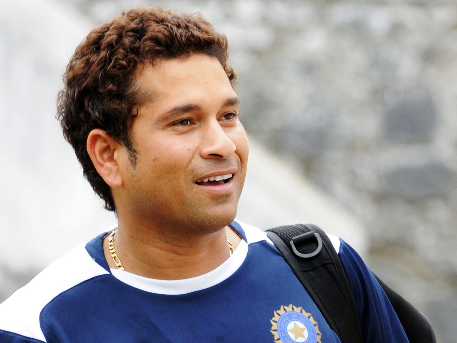 sachin-tendulkar-celebrating-his-42nd-birthday