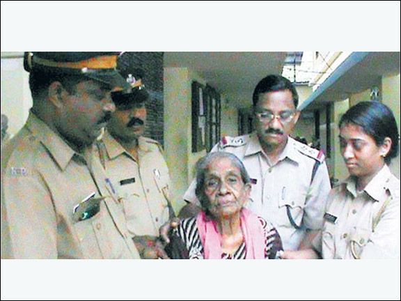 leaving-mother-in-public-road-daughter-went-for-trip