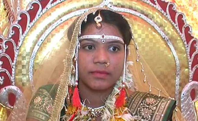 maharashtra-bride-takes-a-toilet-as-wedding-gift