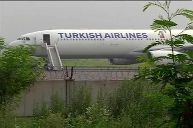turkish-plane-makes-emergency-landing-at-delhi-airport-after-bomb-threat