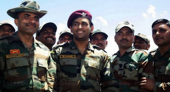 dhoni-undergoing-training-with-armys-elite-para-brigade