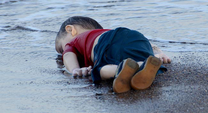 brutal-images-of-syrian-boy-drowned-off-turkey-must-be-seen