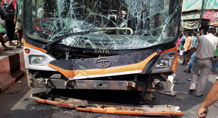 bus-runs-over-7-in-delhis-chandni-chowk-as-driver-suffers-heart-attack