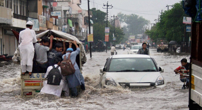 at-least-6-dead-as-heavy-rain-lashes-oman