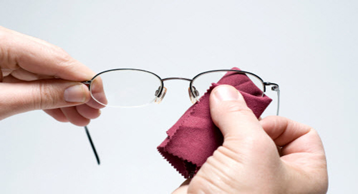 easy-ways-to-clean-eyeglasses