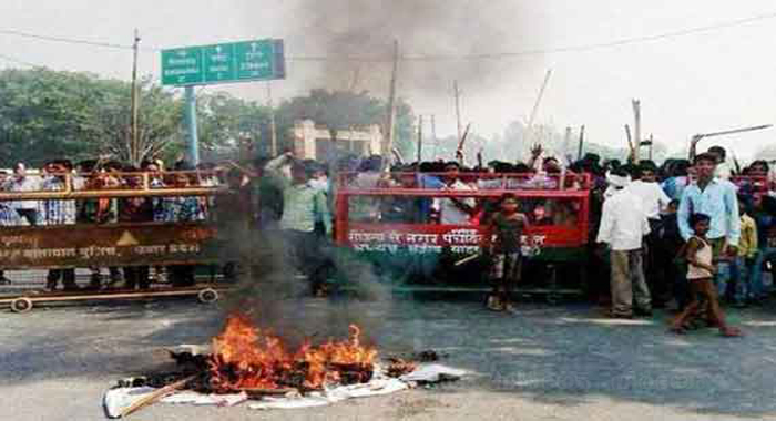 riot-in-ups-mainpuri-cops-vehicles-gutted-as-mob-targets-four-accused-of-killing-cow