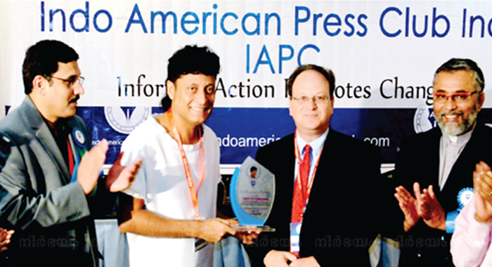 boby-chemmanur-get-award-for-sadbhavana-award