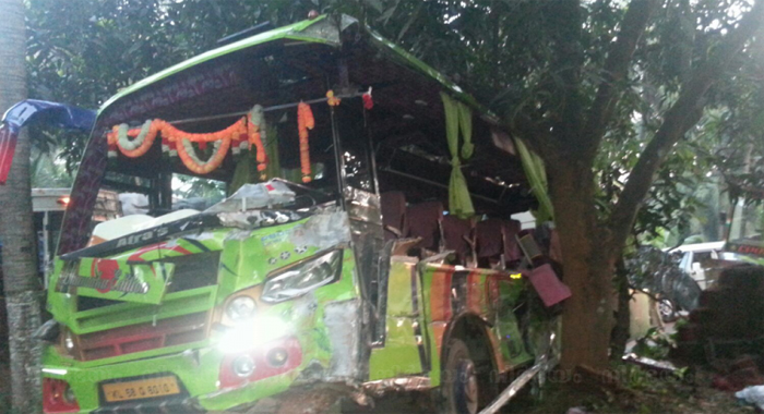 five-killed-as-bus-rams-into-lorry-near-kondotty