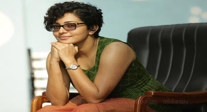 i-do-not-want-to-attach-the-caste-name-along-with-my-name-says-parvathy-actress-parvathy