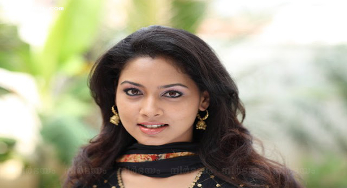actress-pooja-umashankar-abused-on-facebook-gives-befitting-reply-to-abuser