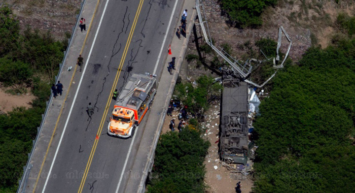 argentina-police-bus-accident-kills-43