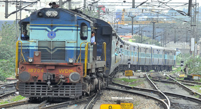 baby-born-in-train-toilet-slips-onto-tracks-survives