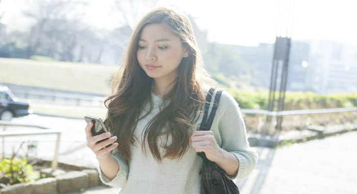 did-you-know-texting-while-walking-can-make-you-deaf