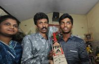 sachin-tendulkar-gifts-his-bat-world-record-holder-pranav-dhanawade
