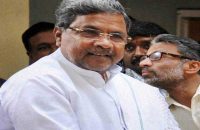 karnataka-cm-gifted-water-proof-saree-for-his-wife