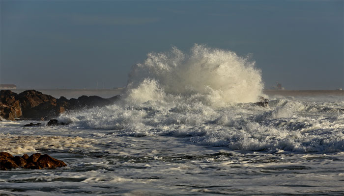 ocean-swell-hits-in-kerala