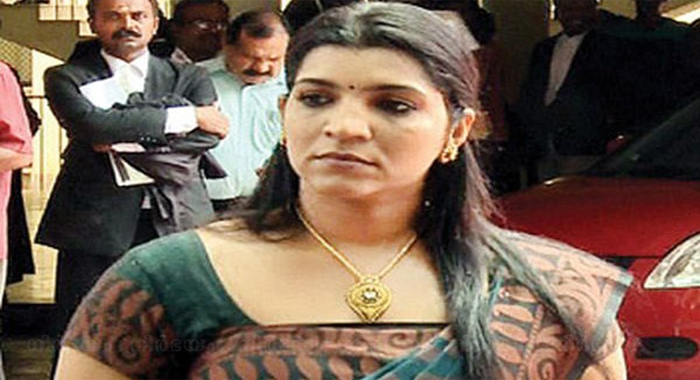 solar-scam-paid-rs-1-90-crore-bribe-to-oommen-chandy-alleges-saritha-nair