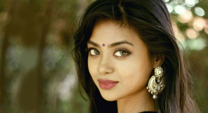 meet-dulquar-salman-s-new-heroine-shaun-romy