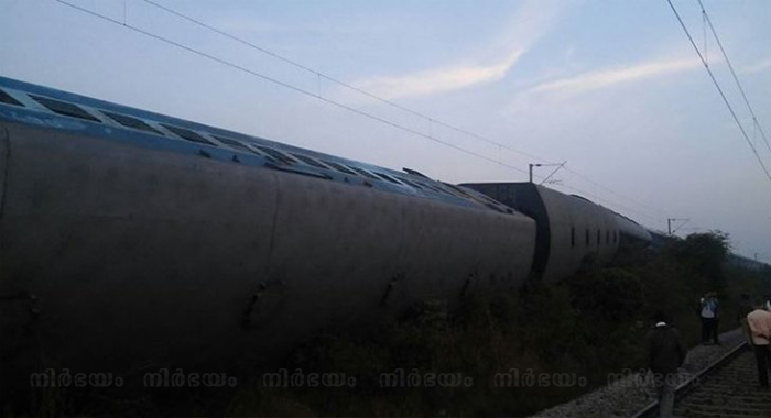 kanyakumari-bangalore-island-express-derails-in-tamil-nadu