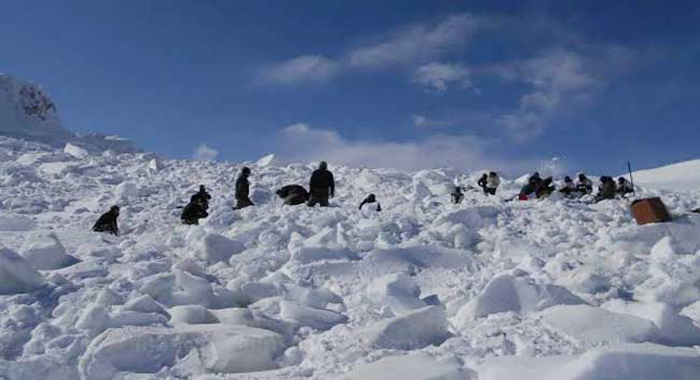 siachen-miracle-6-days-after-the-avalanche-1-indian-soldier-rescued-from-under-25-ft-of-snow