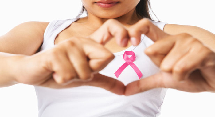 woman-shares-photo-of-her-breast-to-show-what-cancer-symptoms-look-like