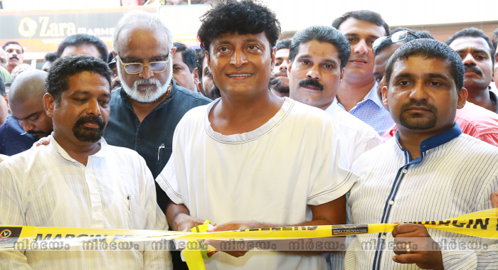 bobby-chemmannur-international-groups-margin-free-mini-jewellers-showroom