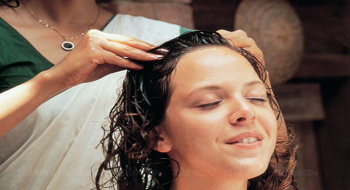 reasons-to-have-coconut-oil-in-your-bathroom
