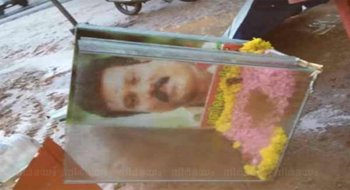 kalabhavan-manis-monument-attacked