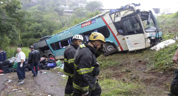 brazil-bus-crashes-near-sao-paulo-16-dead