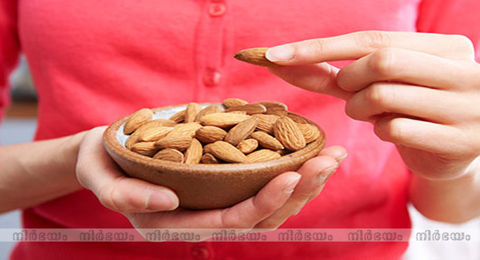 is-it-safe-to-eat-raw-almonds-during-pregnancy