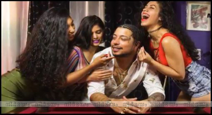 new-jersey-husband-living-with-3-wives-all-have-tats-of-him