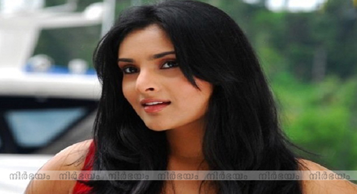 court-admits-private-complaint-against-ramya-for-praising-pakistanis