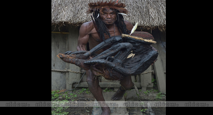 indonesia-keeps-the-dead-in-homes-for-years