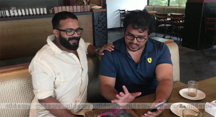 mentalist-aathi-finds-jayasuryas-phone-passcode