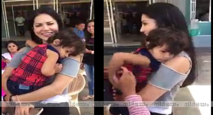 sunny-leone-with-a-cute-baby