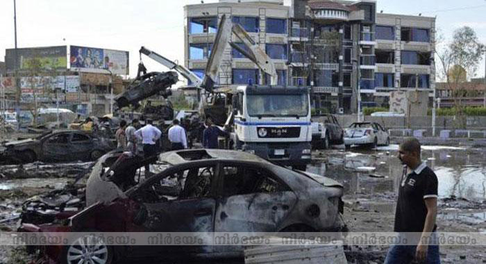 car-bomb-attacks-near-baghdad-mall-kill-10