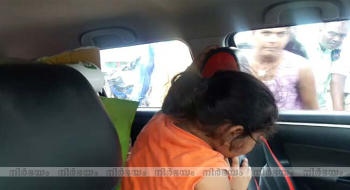 hyderabad-parents-went-for-breakfast-left-3-year-old-inside-locked-car
