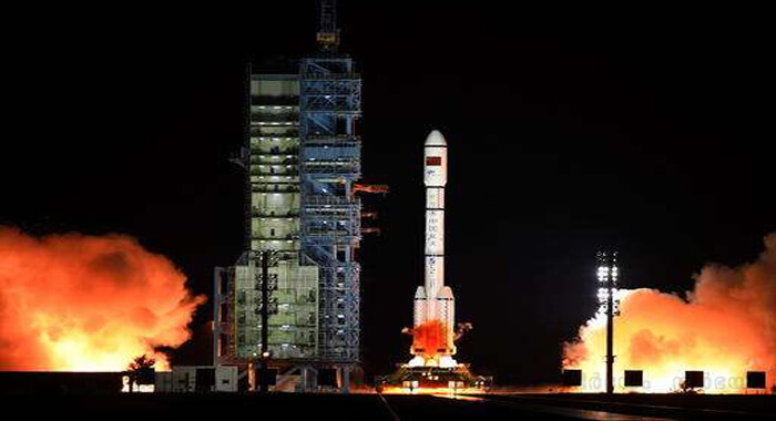 china-sends-two-astronauts-to-live-onboard-its-tiangong-2-space-station