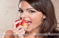 eat-1-apple-every-day-for-two-months-and-see-what-happens