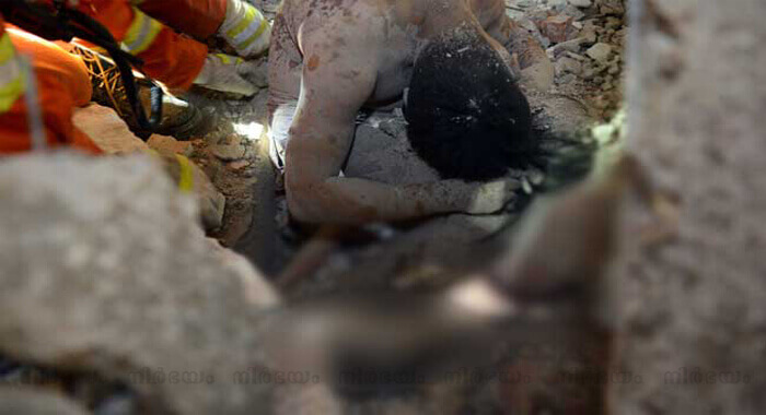 fathers-last-embrace-saves-girl-in-china-building-collapse