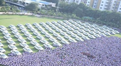 surat-diamond-merchant-gifts-400-flats-1260-cars