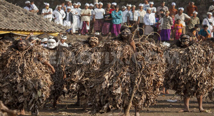 traditional-death-ceremonies-and-customs-in-bali-village